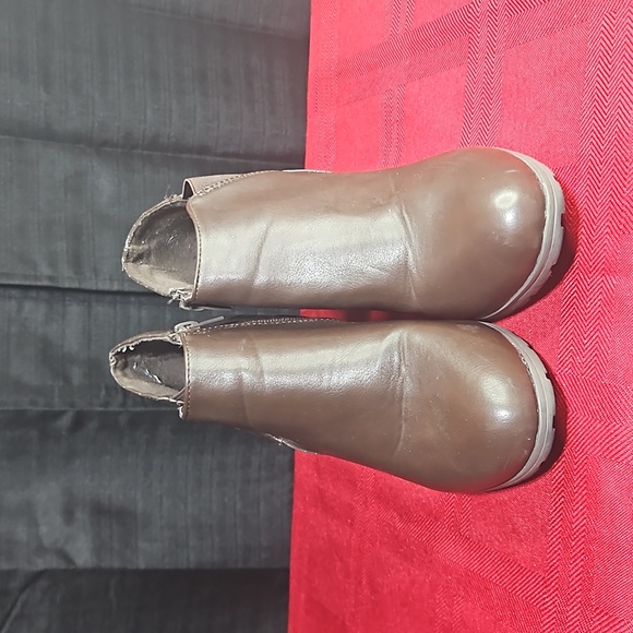 Heeled ankle boots - Picture 2 of 6